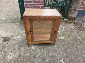 Art Deco eiken theekastje met parelrand motieven, ca.1920. beschikbaar voor biedingen