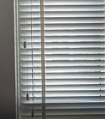 Prachtige houten wit luxaflex twee stuks, Huis en Inrichting, Stoffering | Gordijnen en Lamellen, Ophalen, Zo goed als nieuw, Wit