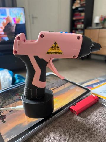 GoGonova lijmpistool.  beschikbaar voor biedingen