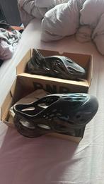 Yeezy foamrunner eu 43 | US 9, Zwart, Nieuw, Ophalen of Verzenden, Adidas