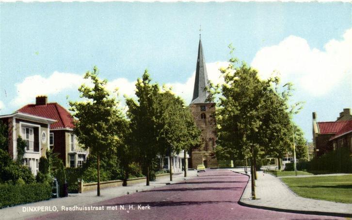 Dinxperlo, Raadhuisstraat met N.H. Kerk - ongelopen, Verzamelen, Ansichtkaarten | Nederland, Ongelopen, Noord-Brabant, Voor 1920