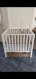 Europe Baby Box Mees wit met rieten lade, Ophalen, Zo goed als nieuw, Vierkant, Lade