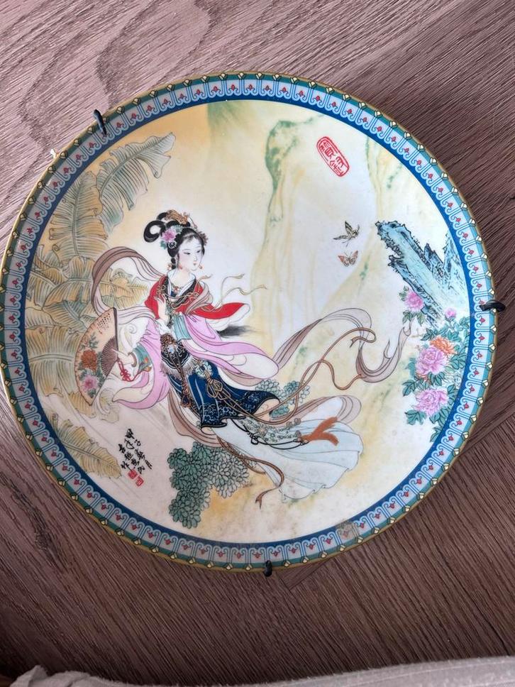 Decoratief Bord met Aziatische Voorstelling, Antiek en Kunst, Antiek | Wandborden en Tegels, Ophalen of Verzenden