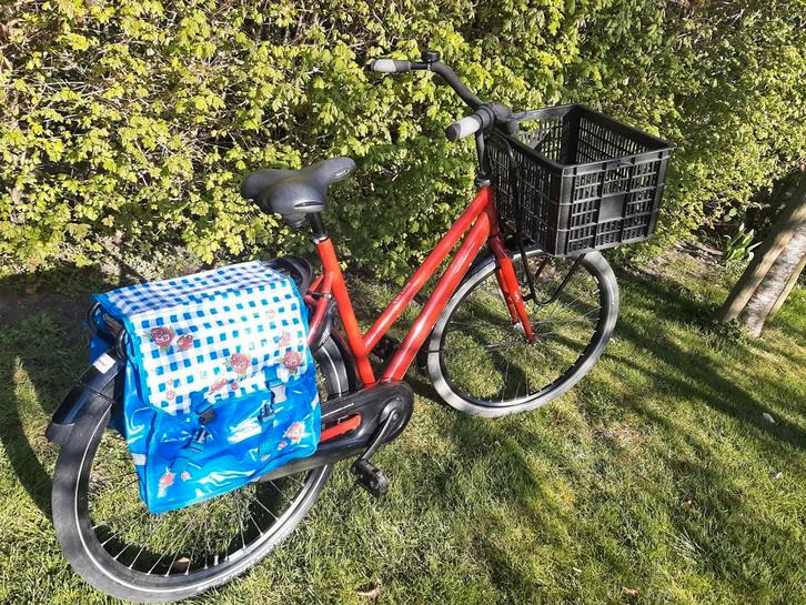 Cortina rode damesfiets met krat en 3 versnellingen, Fietsen en Brommers, Fietsen | Dames | Damesfietsen, Zo goed als nieuw, Overige merken