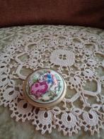 Vintage Pillendoosje Porseleinen Barok Plaatje ** Mimosa **, Antiek en Kunst, Curiosa en Brocante, Ophalen of Verzenden