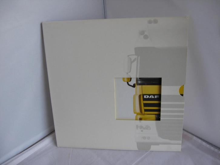 folder boek DAF XF 105 in opberg box., Boeken, Auto's | Folders en Tijdschriften, Nieuw, Overige merken, Ophalen of Verzenden