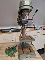 Ferm FM-13 Kolomboormachine + bankschroef, Doe-het-zelf en Verbouw, Gereedschap | Boormachines, Gebruikt, Variabele snelheid, Ophalen of Verzenden