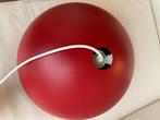 Mooie rode metalen hanglamp Model Brasa 2 stuks beschikbaar, Huis en Inrichting, Ophalen, Zo goed als nieuw, Metaal, Modern