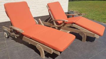 2x oranje kussens voor ligbed L190 x B84 x H30cm, afneembaar beschikbaar voor biedingen