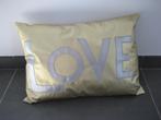 Modern hip kussen 'Love' met rits 48 cm x 31 cm afneembaar, Ophalen of Verzenden, Zo goed als nieuw, Vierkant