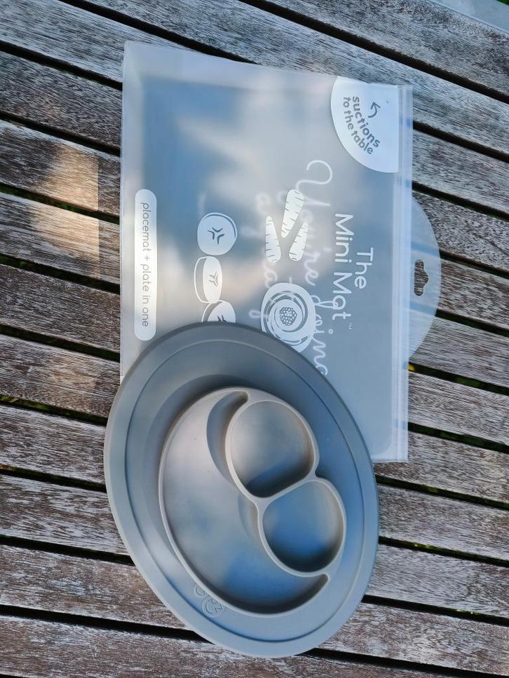 EZPZ The Mini Mat - babybordje met placemat, Kinderen en Baby's, Babyvoeding en Toebehoren, Zo goed als nieuw, Overige typen, Ophalen of Verzenden