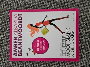 Amber Albarda - Amber beantwoordt beschikbaar voor biedingen