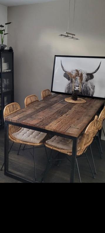 mooie industriële eettafel  beschikbaar voor biedingen