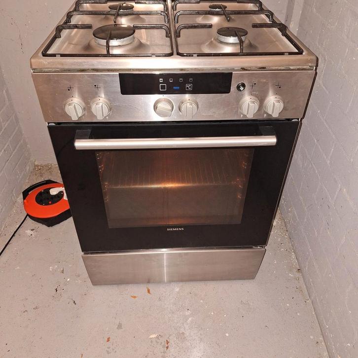Siemens gasfornuis met oven - (bezorging), Witgoed en Apparatuur, Fornuizen, Gebruikt, Vrijstaand, Gas, 4 kookzones, Minder dan 85 cm