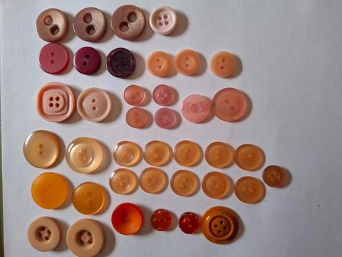 18. 39 Zweedse knopen in oranje, zalm en roze kleuren, Hobby en Vrije tijd, Naaien en Fournituren, Zo goed als nieuw, Knoop of Knopen