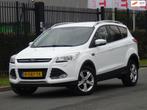 Ford Kuga 1.5 Titanium CARPLAY/CAMERA/AIRCO/CRUISE/PDC/APK, Auto's, Ford, Euro 6, 4 cilinders, Leder en Stof, Wit