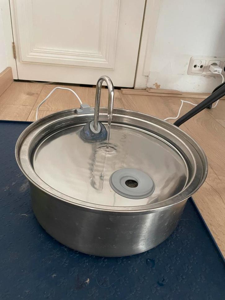 Stainless steel pet fountain 7L met 6 reservefilters, Dieren en Toebehoren, Hondenvoerbakken en Drinkbakken, Zo goed als nieuw