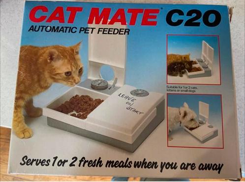 Cat mate C20 automatisch voerautomaat voor 2 maaltijden, Dieren en Toebehoren, Kattenvoerbakken en Drinkbakken, Gebruikt, Automatisch