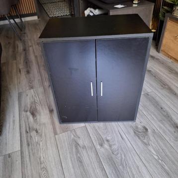 SCHOENENKAST ZWART beschikbaar voor biedingen