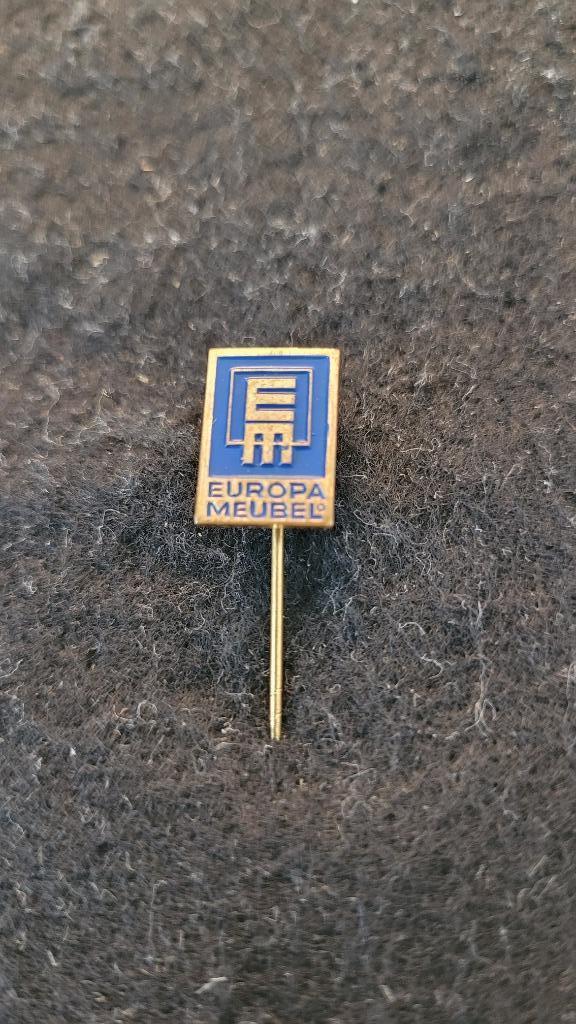 Europa meubels Beverwijk speldje, Verzamelen, Speldjes, Pins en Buttons, Zo goed als nieuw, Speldje of Pin, Merk, Verzenden