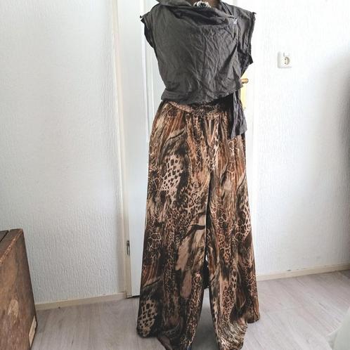 Superwijde broek maat M/ L, Kleding | Dames, Broeken en Pantalons, Zo goed als nieuw, Maat 38/40 (M), Overige kleuren, Lang, Verzenden