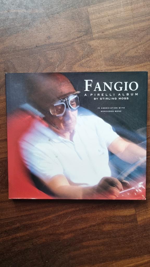 Fangio - A Pirelli Album door Stirling Moss, Boeken, Auto's | Boeken, Zo goed als nieuw, Mercedes, Ophalen of Verzenden
