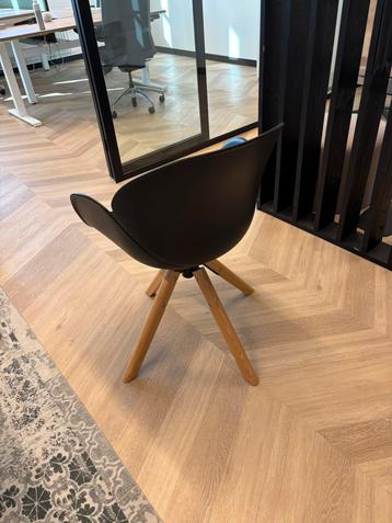 Kuipstoelen beschikbaar voor biedingen