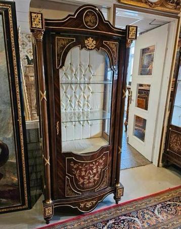 Barok vitrine kast met zuillen marqueterie brons beschikbaar voor biedingen