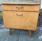 Vintage Houten Nachtkastje met Klep, Ophalen, Gebruikt, 55 tot 70 cm, 45 tot 65 cm