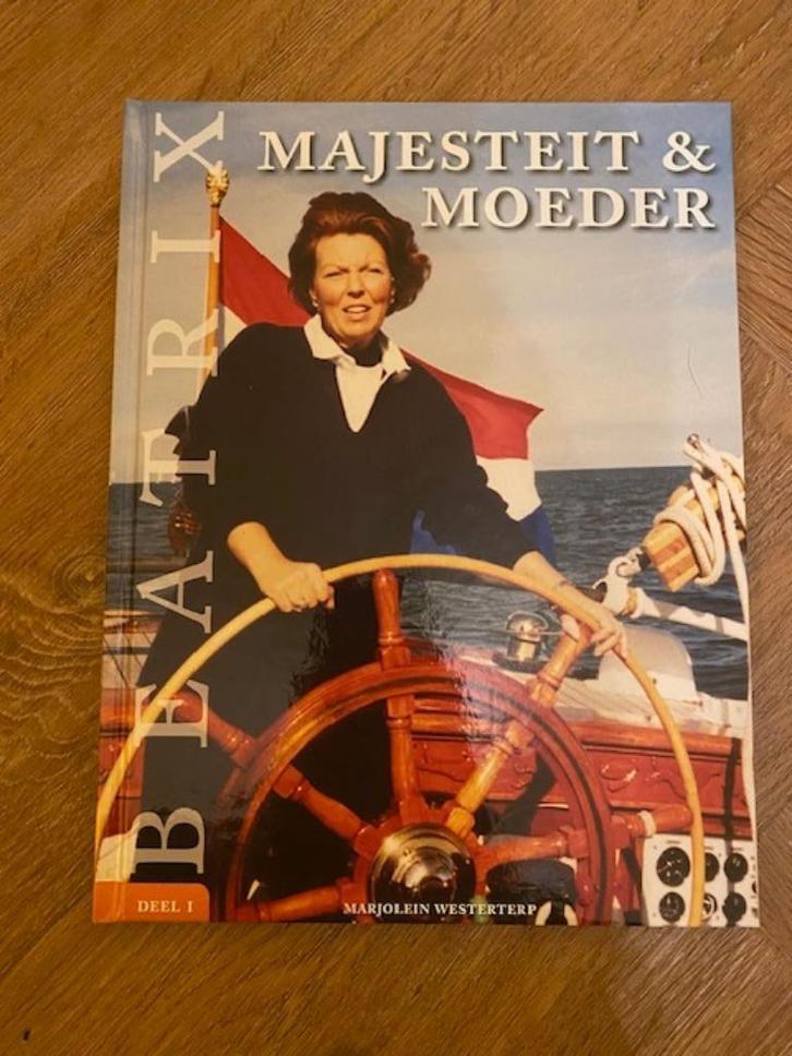 Boeken "Ons Koningshuis", Verzamelen, Koninklijk Huis en Royalty, Zo goed als nieuw, Tijdschrift of Boek, Nederland, Ophalen