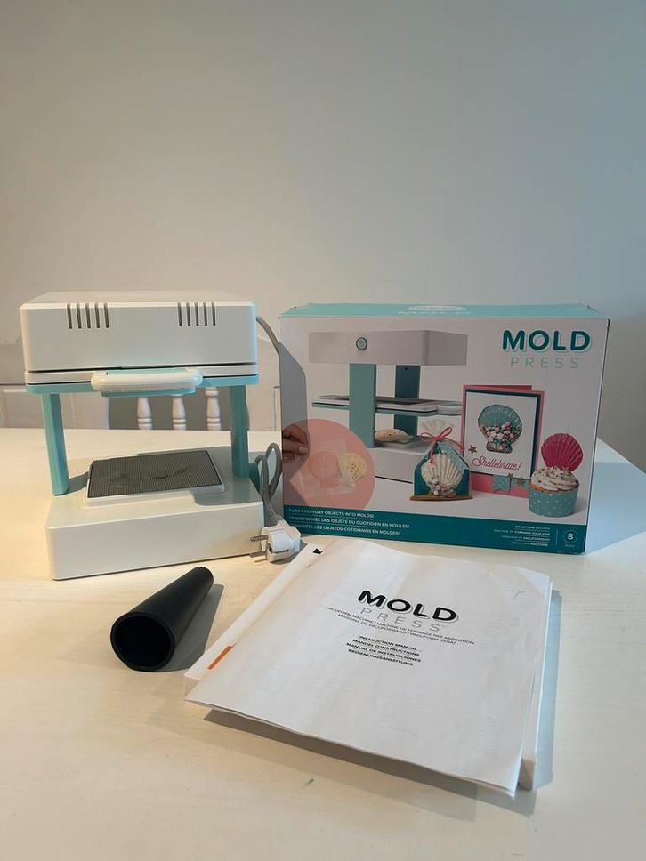 We R Memory Keepers The Mold Press, Hobby en Vrije tijd, Knutselen, Zo goed als nieuw, Gereedschap of Toebehoren, Ophalen of Verzenden