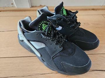 Nike Air Huarache - Zwart/Groen beschikbaar voor biedingen