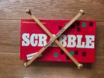 Scrabble met houten letters en draaitafel, Hobby en Vrije tijd, Gezelschapsspellen | Bordspellen, Een of twee spelers, Ophalen of Verzenden