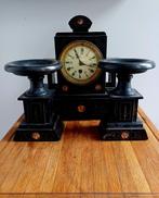 Marmeren schouwklok met ornamenten, Ophalen of Verzenden