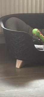 Leuke hondenmand op pootjes, Dieren en Toebehoren, Hondenmanden, Ophalen, Nieuw