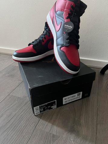 Air Jordan 1 Mid Bred maat 46 beschikbaar voor biedingen