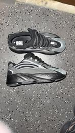 ADIDAS YEEZY BOOST 700 V2 VANTA, Kleding | Heren, Schoenen, Ophalen of Verzenden