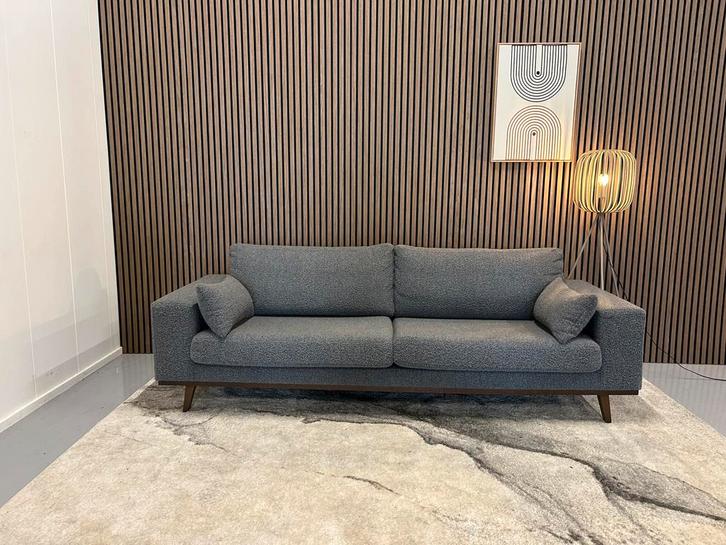 Nous Living - 3 zits Bank - Boucle - Grijs / Donkerblauw, Huis en Inrichting, Banken | Bankstellen, Zo goed als nieuw, 200 tot 250 cm
