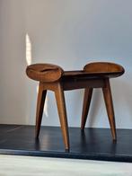 Vintage bijzet lectuurtafeltje teak hout uniek design Skogh, Ophalen of Verzenden, Zo goed als nieuw, Rond, Minder dan 55 cm