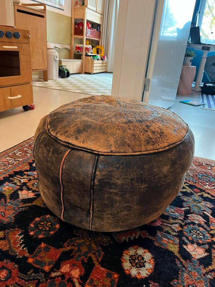 Marokkaanse leren poef, Huis en Inrichting, Banken | Voetenbanken en Poefen, Gebruikt, 50 tot 75 cm, 50 tot 75 cm, Rond, Leer