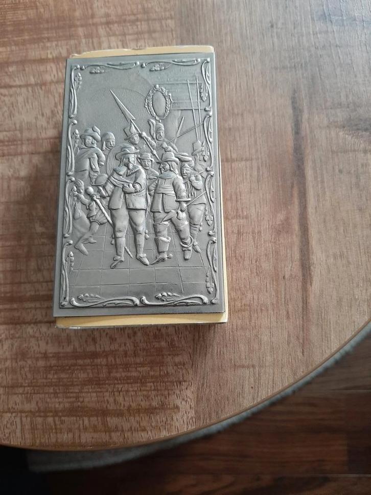 Vintage Lucifersdoosje met Reliëf, Antiek en Kunst, Antiek | Emaille, Ophalen of Verzenden