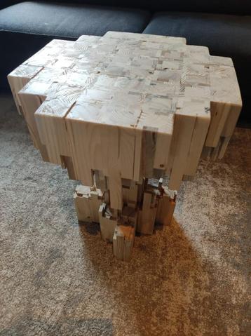 Handgemaakte creatieve koffietafel beschikbaar voor biedingen