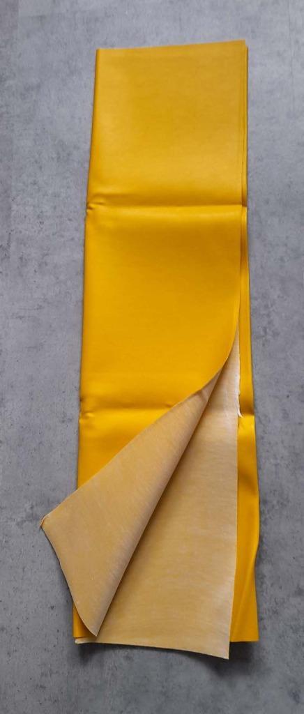 Nieuwe gele coupon SKAI / kunstleer van ongeveer 65 x 70 cm, Hobby en Vrije tijd, Stoffen en Lappen, Nieuw, Leer of Kunstleer