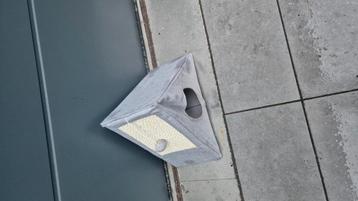 Piramide katten huisje  beschikbaar voor biedingen