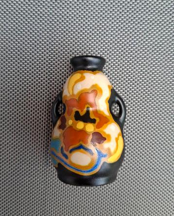 Zeldzaam miniatuur vaasje Gouda plateel Regina  beschikbaar voor biedingen