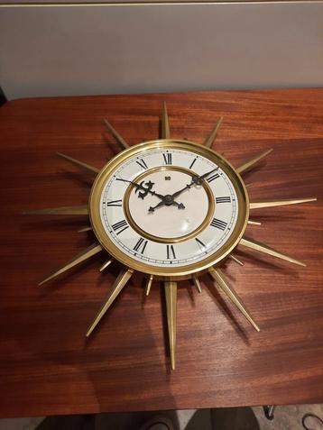 Fraaie oude klok , koper/ messing uitvoering  beschikbaar voor biedingen