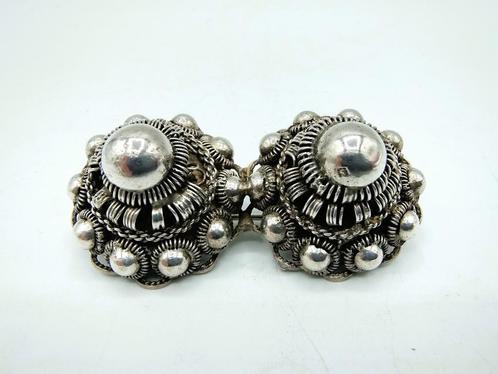 Zilveren broche gemaakt van keelknopen, 19e eeuws, Sieraden, Tassen en Uiterlijk, Antieke sieraden, Broche, Zilver, Verzenden