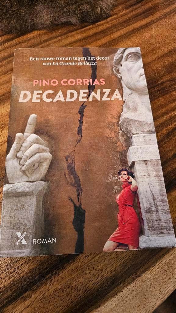 Decadenza - Pino Corrias (Roman), Boeken, Romans, Zo goed als nieuw, Nederland, Ophalen of Verzenden