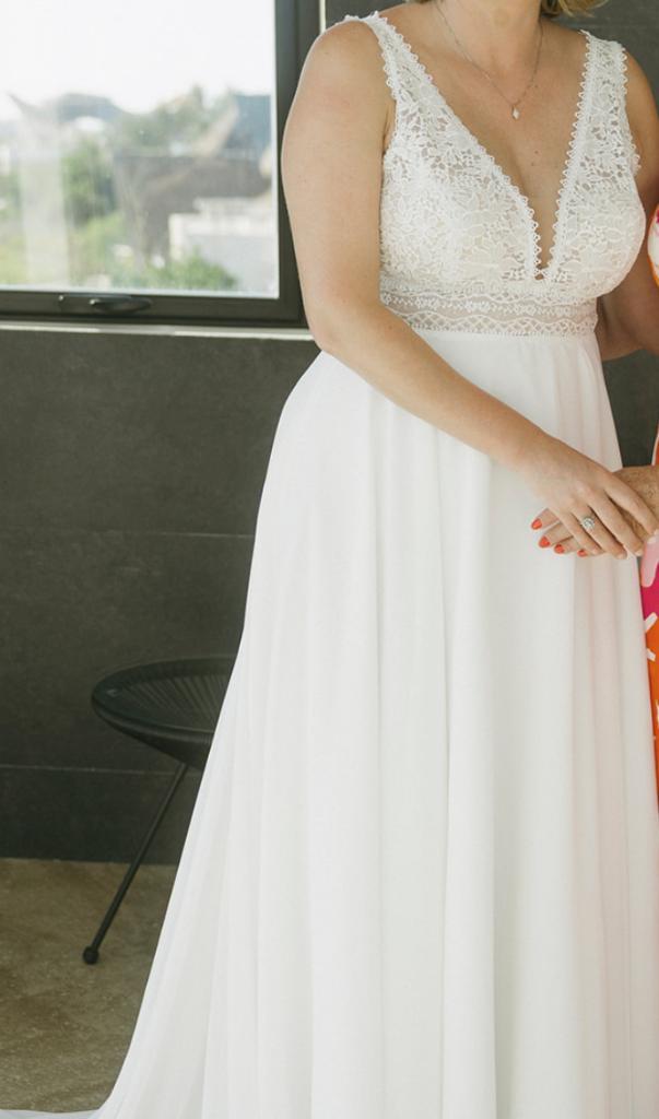 Boho Lace & Chiffon Ivory Wedding Dress - Size 40, Kleding | Dames, Trouwkleding en Trouwaccessoires, Zo goed als nieuw, Trouwjurk