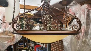 Hele Grote Plafon Hanglamp uit 1929 Smeetijzer en grote scha beschikbaar voor biedingen